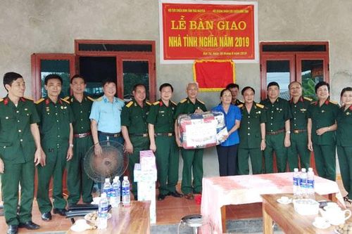 Bàn giao nhà tình nghĩa cho cựu thanh niên xung phong