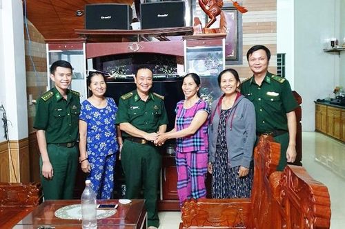 Cứu hộ thành công 15 ngư dân gặp nạn trong tâm bão