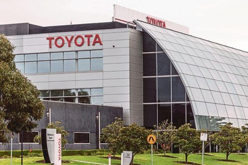 Toyota sơ tán hàng loạt nhân viên, huy động 12 xe cứu hỏa vì hỏa hoạn