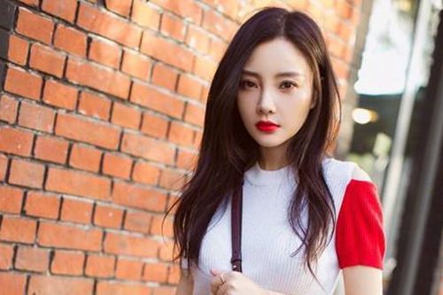 Lý Tiểu Lộ bị bắt gặp đi du lịch cùng trai lạ tại Nhật Bản