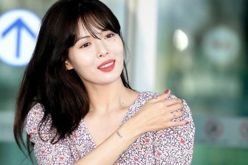 'Nữ hoàng gợi cảm' HyunA mặc kín ra sân bay