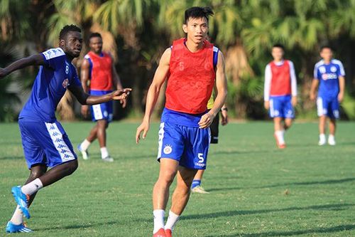 Văn Hậu sang châu Âu, HLV Park Hang-seo lo lắng