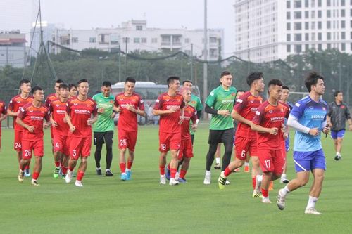 ĐT Việt Nam chốt danh sách sang Thái: Trọng Hoàng được trao niềm tin, Hoàng Đức chia tay toàn đội