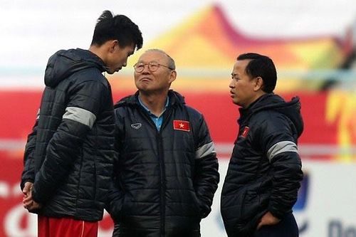 Ông Park ngỡ ngàng và lo lắng khi Văn Hậu đi Hà Lan ngay trước khi sang Thái