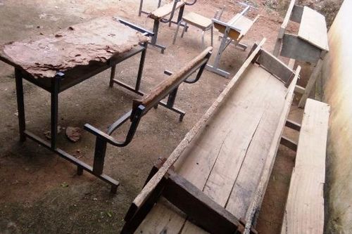 Mường Lát thiếu gần 500 bộ bàn ghế học sinh