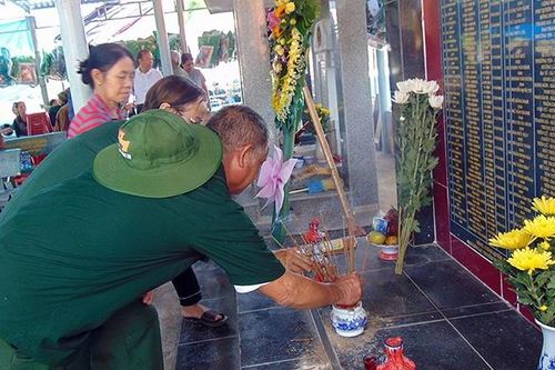 Khánh thành Nhà bia tưởng niệm Anh hùng, liệt sĩ tại Hóc Thượng