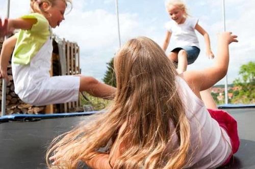 7 điều nguy hiểm con vẫn làm hằng ngày mà cha mẹ không hay biết