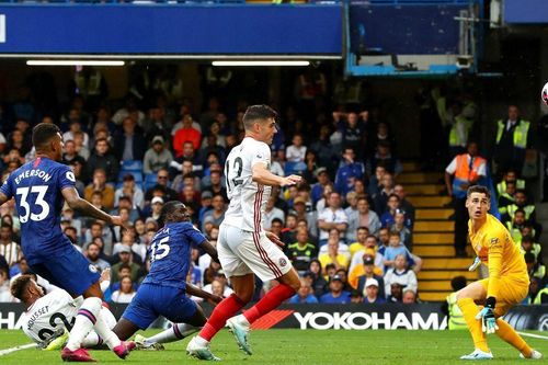 Hàng thủ hớ hênh, Chelsea đánh rơi chiến thắng