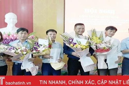 TX Hồng Lĩnh công bố quyết định cử 4 giáo viên biệt phái tại huyện Kỳ Anh