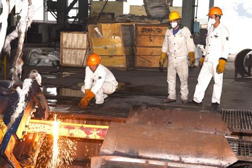 Đẩy mạnh phát triển công nghiệp