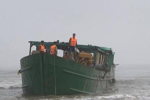 Kinh tế Xây dựng - Giao thông Tìm thấy 10 thuyền viên gặp nạn trên biển
