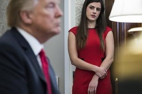 Trợ lý ông Trump bị sa thải vì tiết lộ thông tin về gia đình Tổng thống