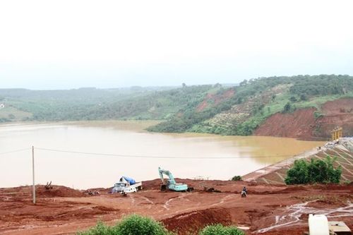 Mưa lớn kéo dài, một hồ thủy lợi có nguy cơ bị vỡ