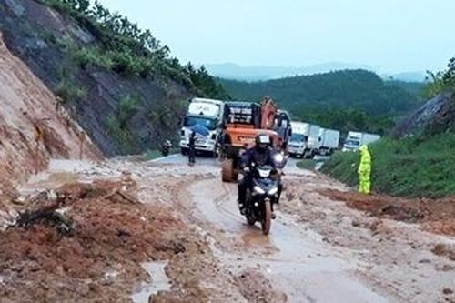 Nhiều xã vùng cao của tỉnh Quảng Ninh bị chia cắt do lũ lên nhanh
