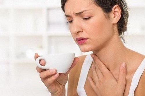 Bác sĩ hướng dẫn cách dùng điều hòa qua đêm mà không bị đau họng