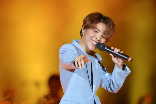 Khán giả bật khóc khi xem live show 'Dear Hanoi' của Vũ Cát Tường