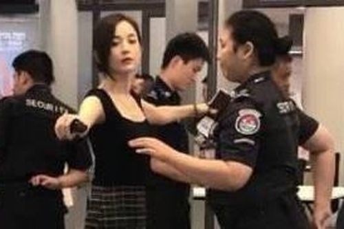 Nhan sắc không son phấn của Cổ Lực Na Trát được khen ngợi