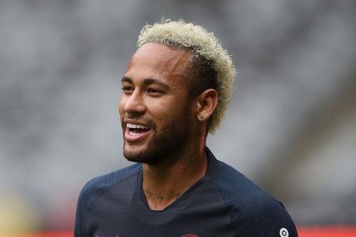 Neymar miễn cưỡng ở lại PSG thêm một năm