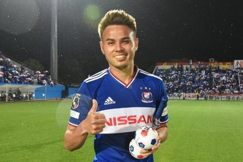 Đội trưởng Thái Lan sút xa ghi bàn ở J.League trước trận gặp Việt Nam