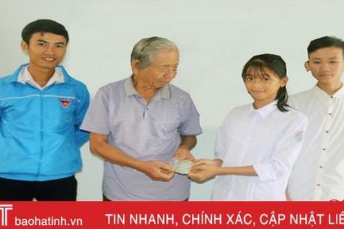 Nhặt được 14 triệu đồng, 2 học sinh Hà Tĩnh tìm người trả lại