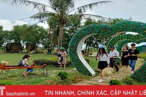 Du lịch Hà Tĩnh vẫn 'hút' khách dù thời tiết bất thuận