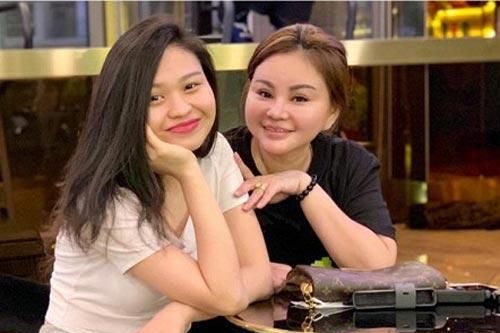 Đăng ảnh chụp cùng nhau, con gái Lê Giang vô tình để lộ mặt mộc xinh đẹp của mẹ