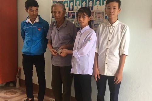 Nhặt được 14 triệu đồng, hai học sinh THPT tìm người trả lại