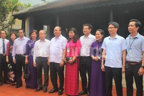 Thủ tướng Chính phủ thăm nhà lưu niệm Bác Hồ tại Huế