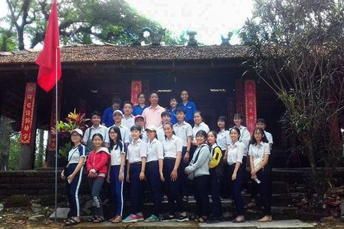 Nhớ Bác Hồ, thăm di tích thờ Người