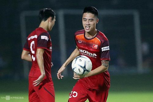 Tuyển Việt Nam đưa 24 cầu thủ đi Thái Lan