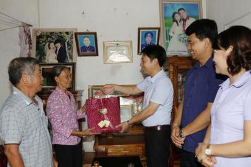 Giúp nông dân đến gần hơn với bảo hiểm y tế