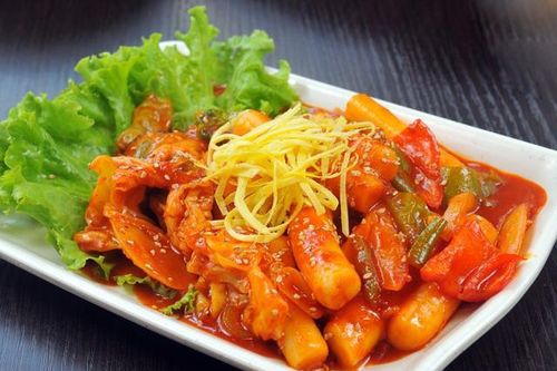 Tự làm tteokbokki ruột bò cay cho ngày nghỉ lễ mưa lạnh