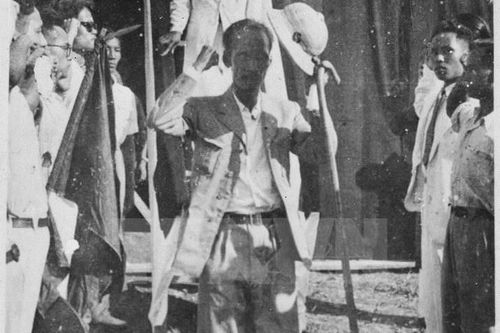 Trang phục Bác Hồ trong ngày Độc lập 1945