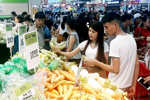 Ngày nghỉ lễ 2/9 siêu thị đông nghẹt người mua sắm