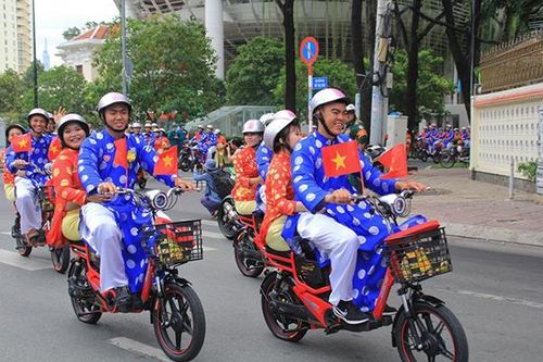 100 đôi thanh niên hạnh phúc trong 'Lễ cưới tập thể' ngày Quốc khánh