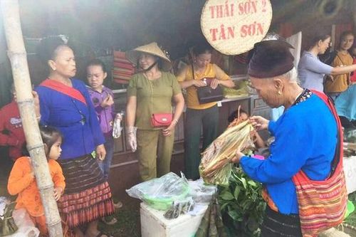 Rực rỡ sắc màu phiên chợ Mường Quạ ngày Quốc khánh 2.9