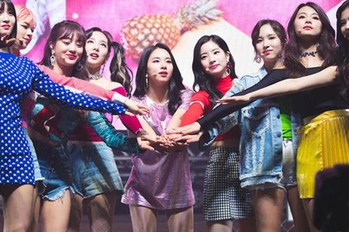 Ngắm các 'thánh ăn' Twice, ngon miệng như 'chưa bao giờ được ăn'