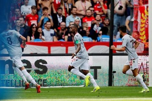 Nice gián tiếp giúp PSG chiếm ngôi đầu sau vòng bốn Ligue 1