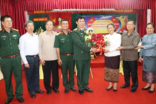 Chủ tịch Quốc hội Lào thăm Binh đoàn 11