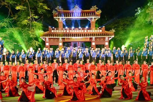 Xúc động chương trình cầu truyền hình 'Bài ca kết đoàn'