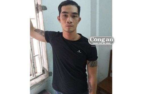 Ôm 'ma' dạo phố