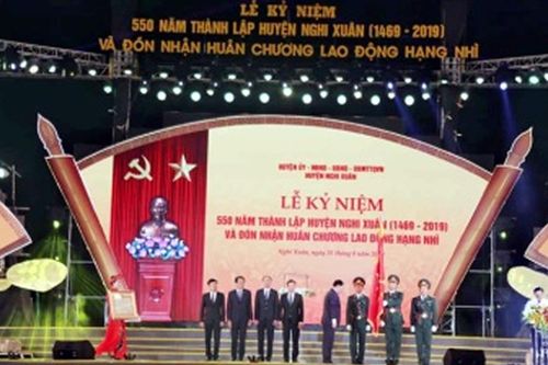 Huyện Nghi Xuân đón nhận Huân chương Lao động Hạng Nhì