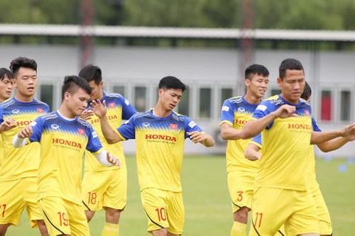 Vòng loại World Cup 2022: Thầy Park chỉ còn chờ Văn Hậu
