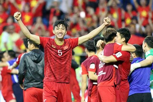 Con trai sang Hà Lan thi đấu, bố Đoàn Văn Hậu 'sốc' vì biết tin muộn