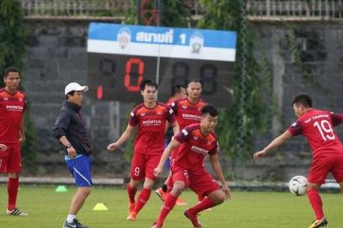 Phóng viên Siam Sport: 'Thái Lan phải đề phòng Quang Hải và Văn Hậu'
