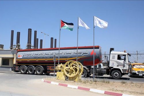 Israel cho phép vận chuyển nhiên liệu vào Dải Gaza