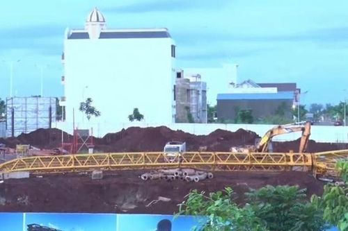 Sập giàn giáo, 2 công nhân rơi từ độ cao 30m xuống đất bất tỉnh