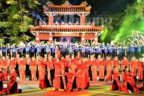 Thủ tướng Chính phủ dự cầu truyền hình 'Bài ca kết đoàn' tại Thừa Thiên Huế