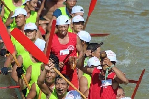 Sôi nổi Lễ hội bơi, đua thuyền trên quê hương Đại tướng
