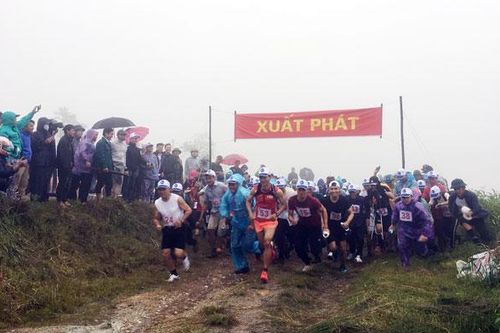 150 vận động viên tham gia Giải leo núi 'Chinh phục đỉnh Lảo Thẩn' lần thứ III, năm 2019